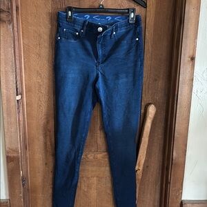Blue Skinny Jeans with Tapered Leg and Contrasting Stitching